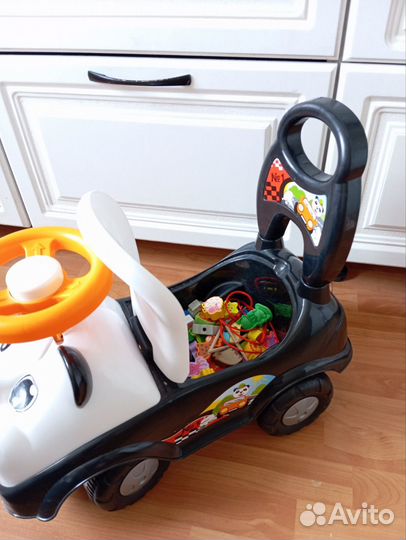 Каталка детская с рулем спинкой машина толокар
