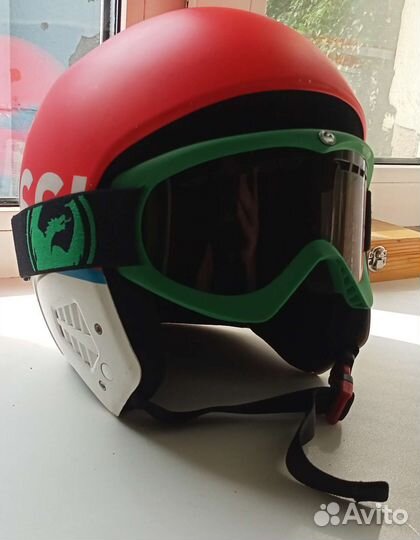 Горнолыжный шлем с очками
