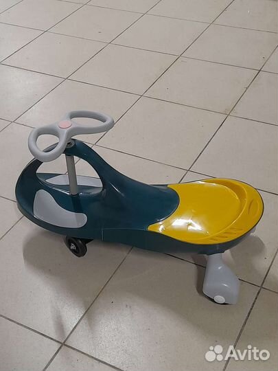 Машинка каталка бибикар. Толкатор