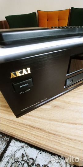 Player Akai cd-37