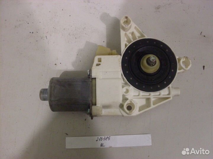 Моторчик стеклоподъемника передний левый