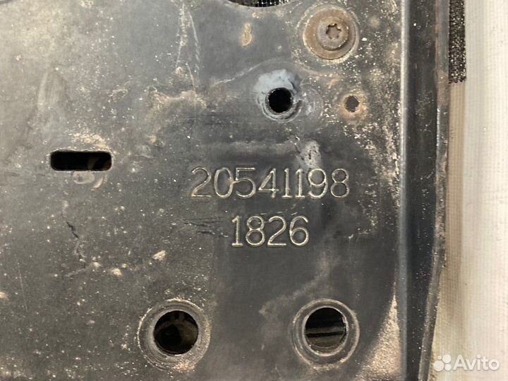 Кронштейн решетки радиатора Volvo FM