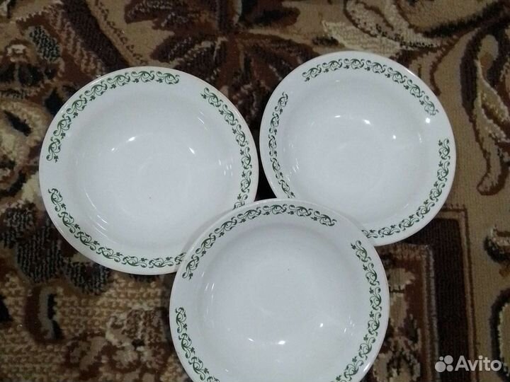 Для интерьера тарелки разные