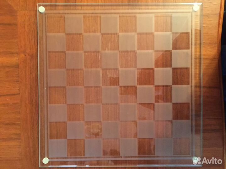 Шахматная доска и рюмки стекло Великобритания