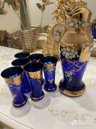 Кувшин со стаканами