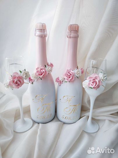 Фужеры, шампанское, семейный очаг на свадьбу