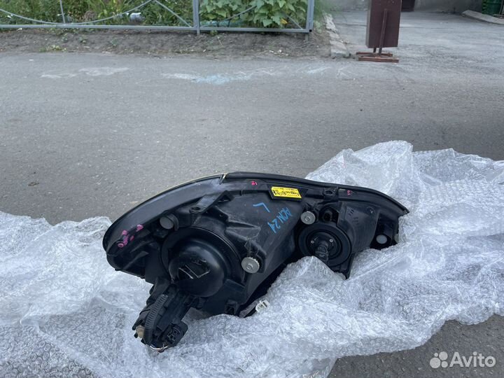 Фара тойота ипсум acm21