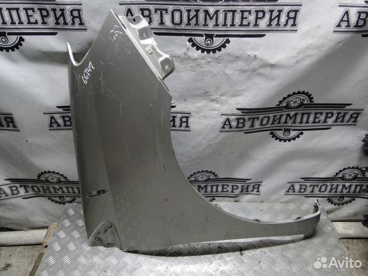 Крыло переднее Toyota Sienna 2 2005 3.3