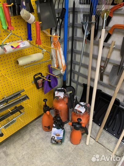 Грабли и другой садовый инвентарь