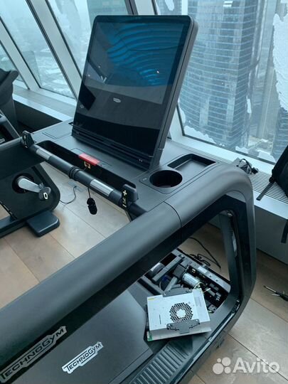 Ремонт беговой дорожки Technogym. Сборка