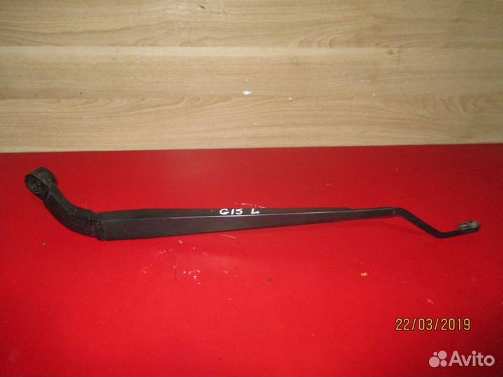 Поводок стеклоочистителя передний левый Альмера