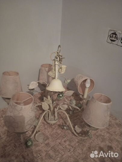 Люстры подвесные и лампы потолочные