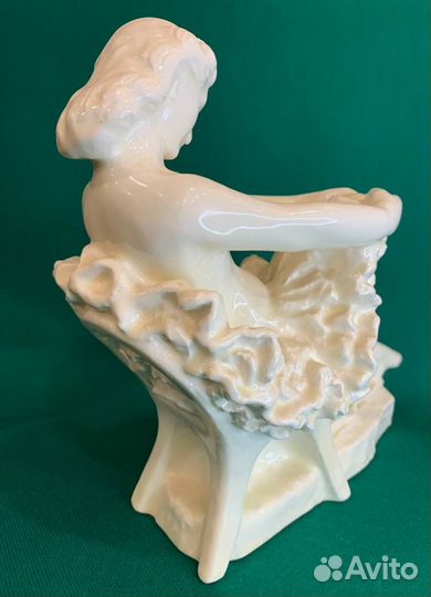 Интерьерная статуэтка «Балерина на стуле»