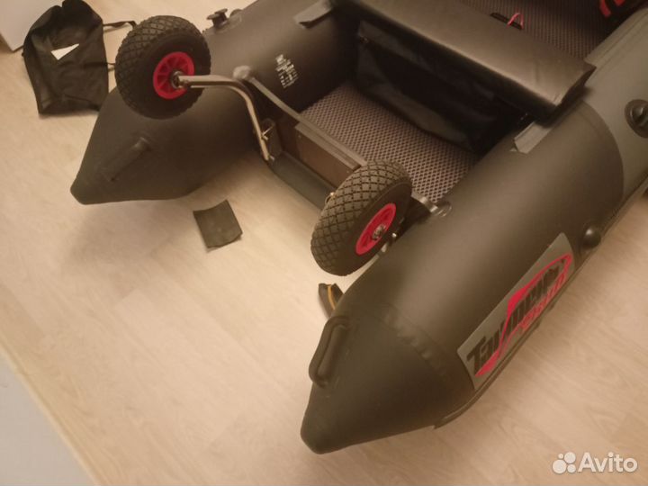 Надувная лодка с мотором