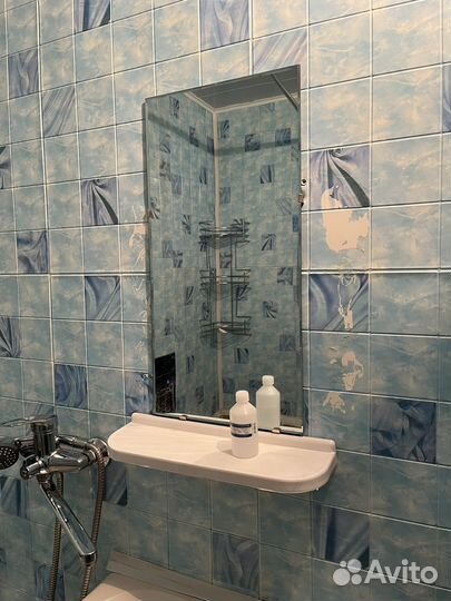 Зеркало с полкой