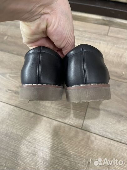 Продам туфли полуботинки для мальчика школьные