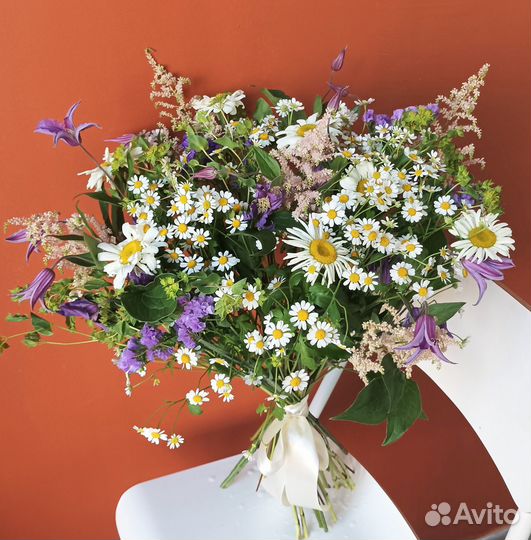 Букет из ромашек и полевых цветов Летние легкие