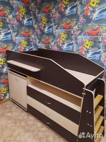 Кровать чердак со столом