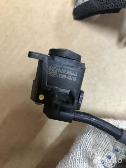 Камера правого зеркала (Toyota Land Cruiser)