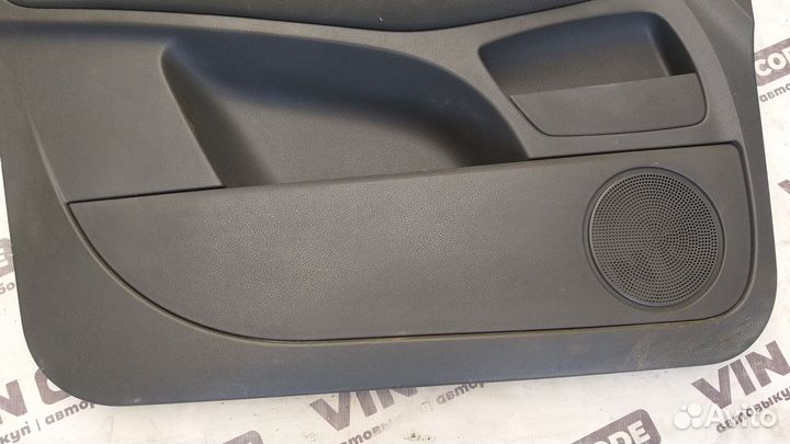 Обшивка левой передней двери Ford Kuga 1