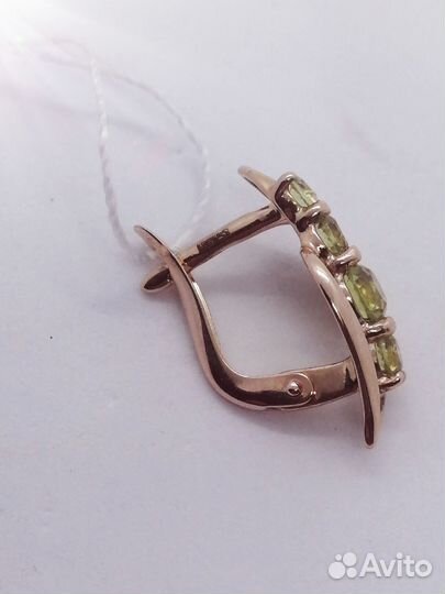 Золотые серьги с камнем