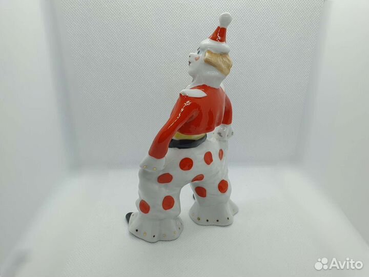 Статуэтка фарфор 