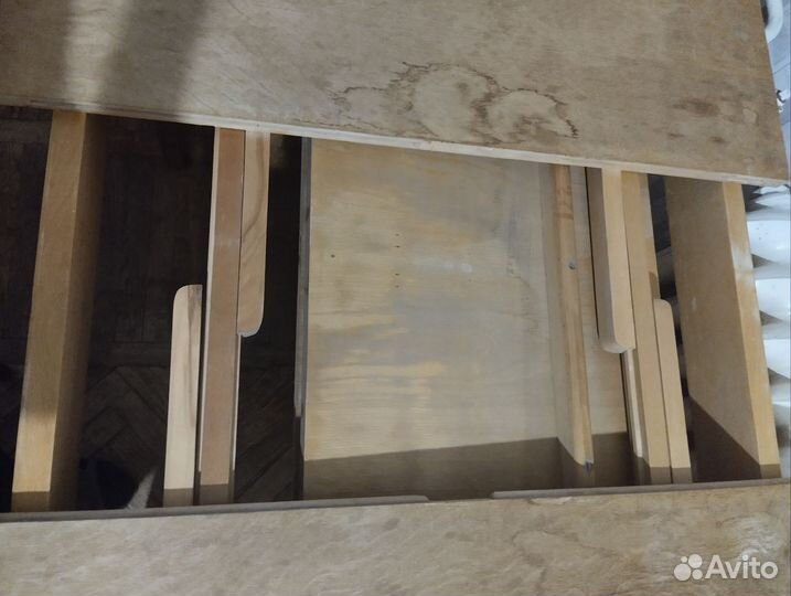 Стол из натурального дерева