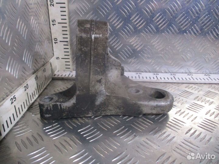 Кронштейн двс задний правый Volvo 20753358