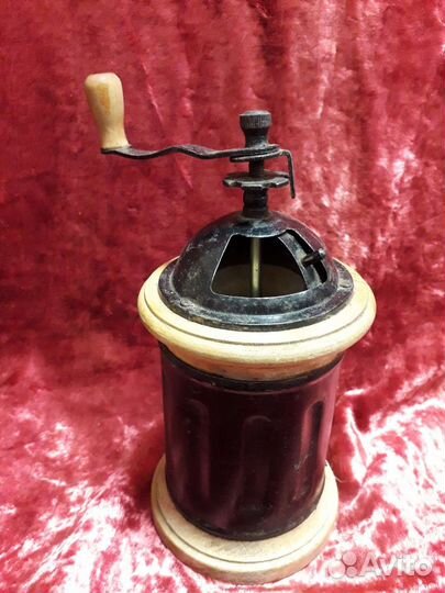 Кофемолка ручная старинная