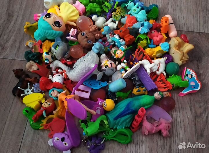 Пакет мелких игрушек Киндер и другие