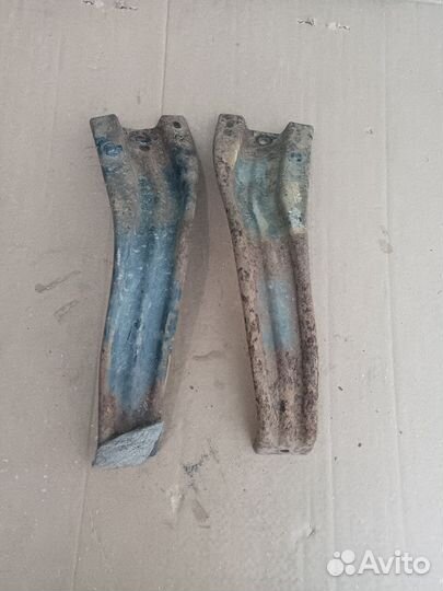 Кронштейн усилителя перед бамп Pajero Sport 2010