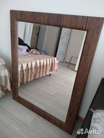 Зеркало в рамке