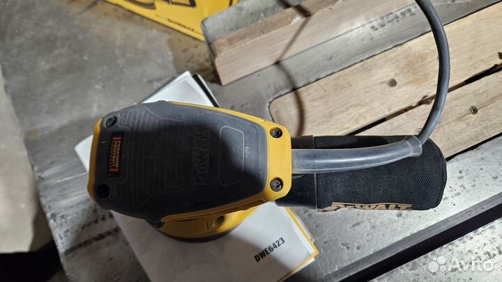 Шлифовальная машина Dewalt DWE6423