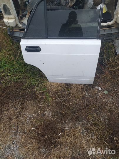 Задняя правая дверь 2107