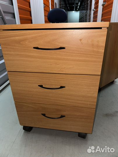 Тумба офисная выкатная на колесах