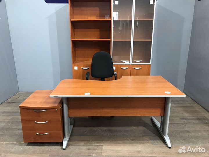 Мебель для офиса персонала руководителей новая б/у
