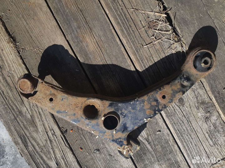 Рычаг на ланцер 9