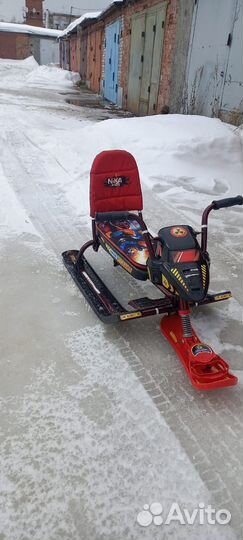Детский снегокат со спинкой