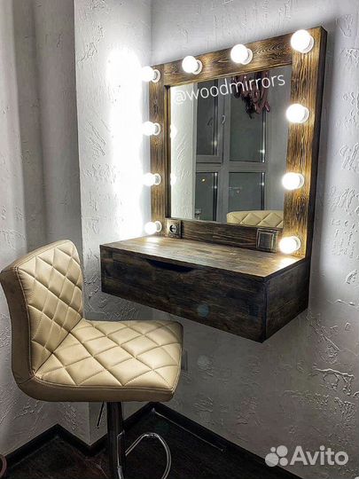 Макияжное зеркало консольное с ящиком