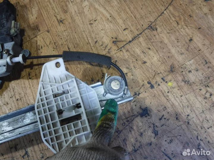 Стеклоподъемник электр. задний левый Hyundai Sona