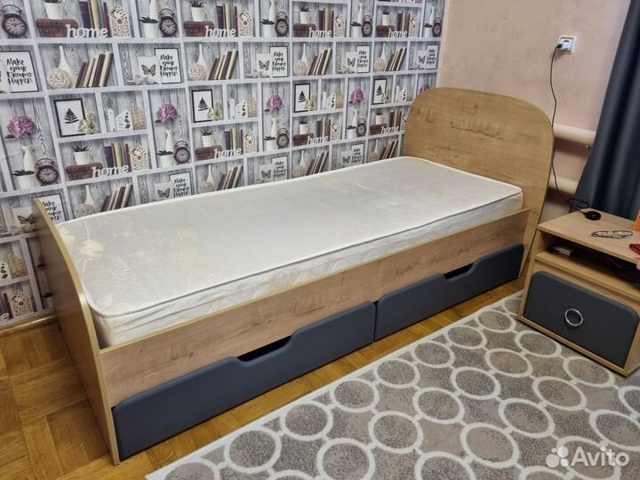 Кровать односпальная с матрасом бу