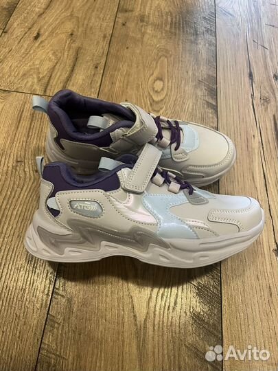 Новые кроссовки на девочку 30-36 размер