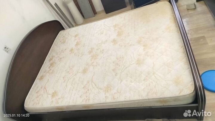 Кровать двухспальная с матрасом бу