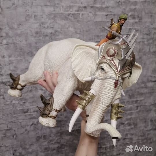 Слон боевой с наездником фирмы Schleich