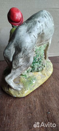 Статуэтка из гипса красная шапочка и серый волк