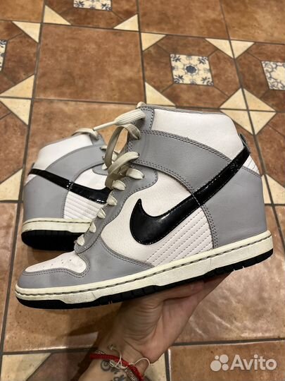 Кроссовки Nike на танкетке