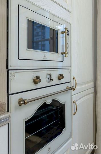 Кухня прямая в потолок