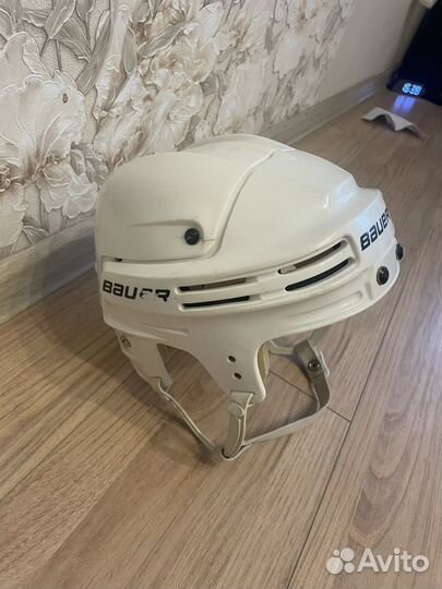 Хоккейный шлем