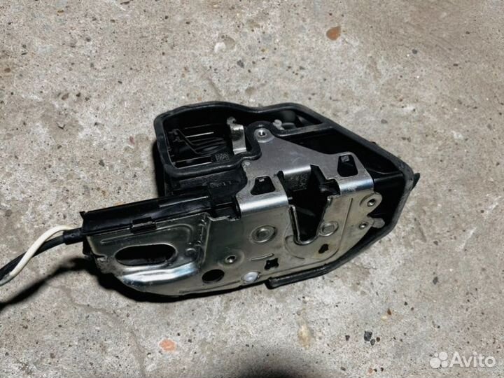 Замок двери с доводчиком передний правый Bmw 7 F02