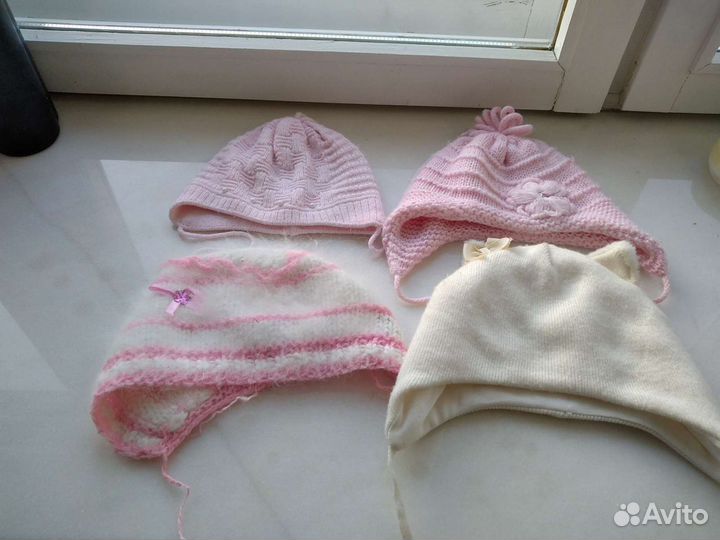 Пакет из 8 шапочек на девочку